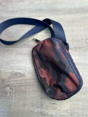 lululemon athletica 1L belt bag